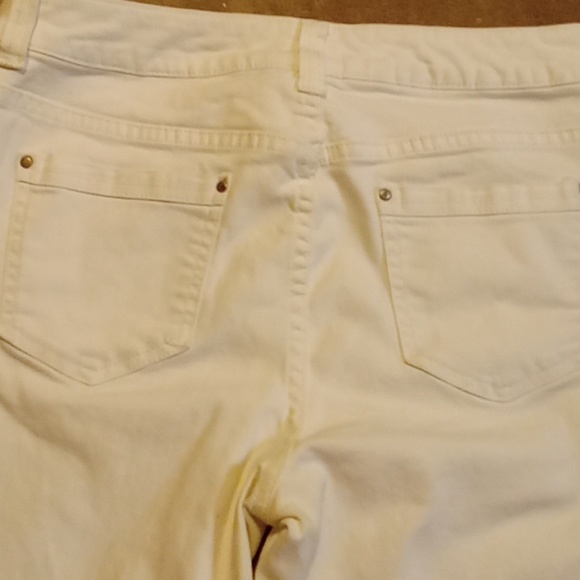 Jeans - Picture 2 of 4